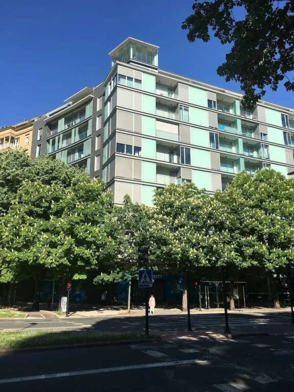 Amara Astoria - Luxury Apartments