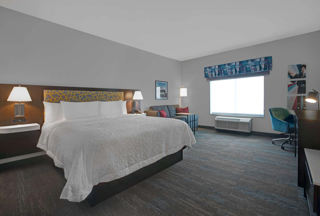 Hampton Inn & Suites Dallas - Farmers Branch