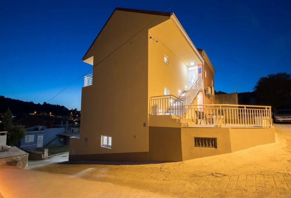Apartments & Rooms Sunshine Home