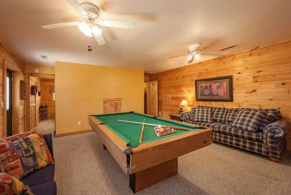 Sleepin' Inn 2 Bedroom Cabin by RedAwning
