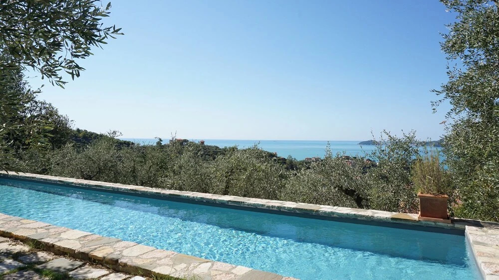 Miralunga-appartament-in-villa-e-piscina