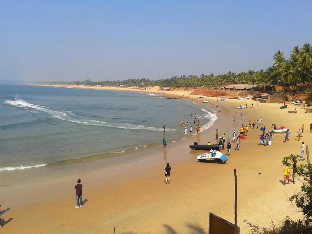 Ocean Waves Goa Holiday