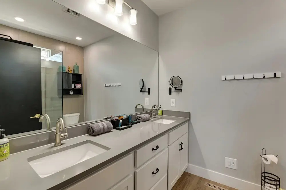Skyline Views: Nashville Townhome 3 Mi to Broadway