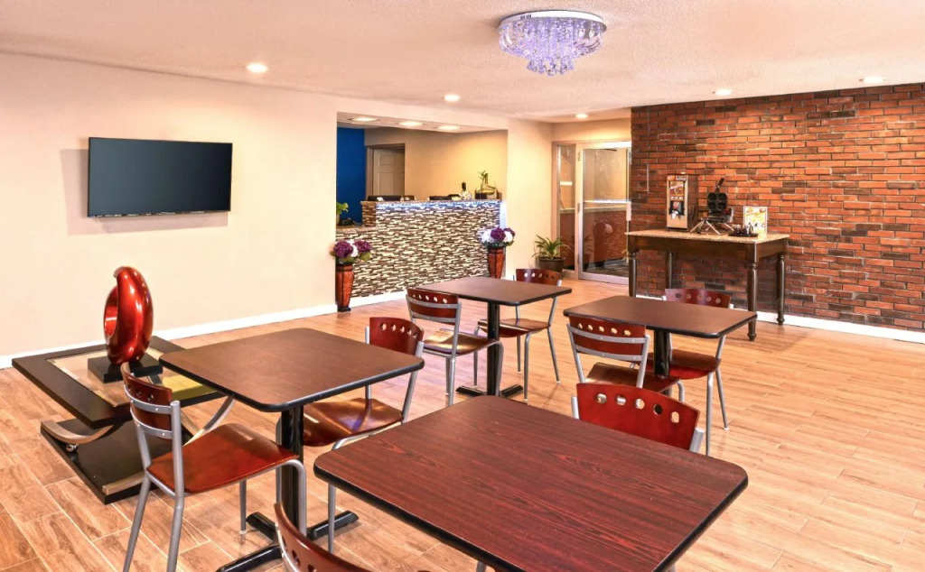 Motel 6 Putnam CT