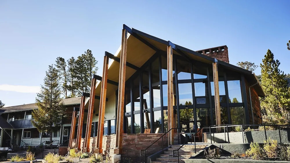 Trailhead Lodge