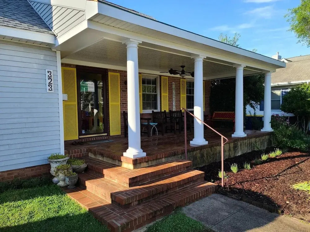 Laurel Street 323