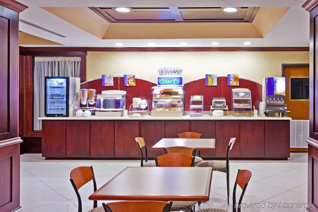 Holiday Inn Express Hotel & Suites Magee by IHG