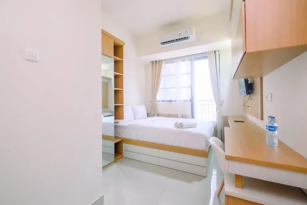 Good Choice And Strategic 2Br Without Living Room Evenciio Apartment