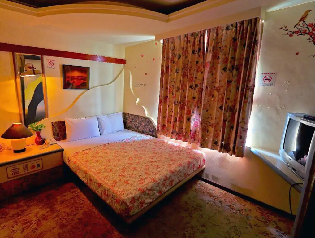 Broadway Hotel