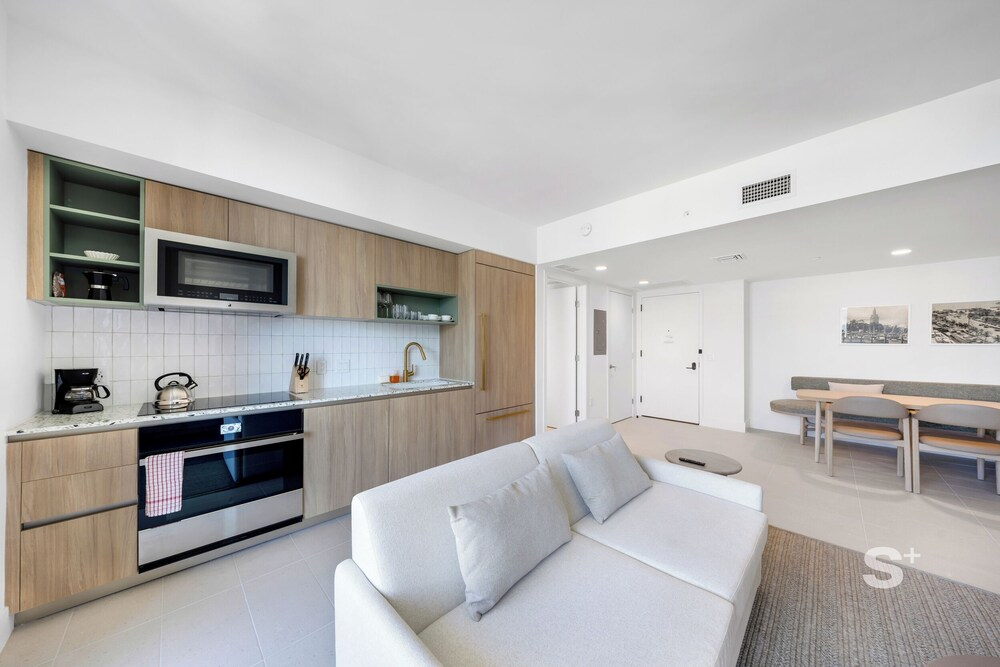 2-BD Condo in - Skyline & Ocean Views