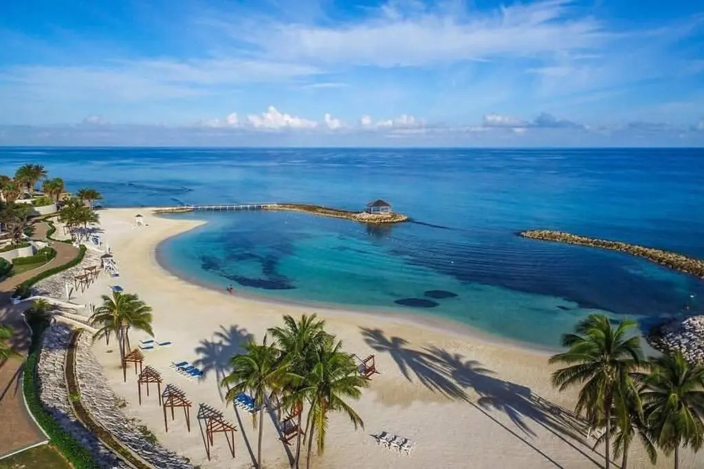 Hospitality Expert EL1 Private Pool Beach Chef