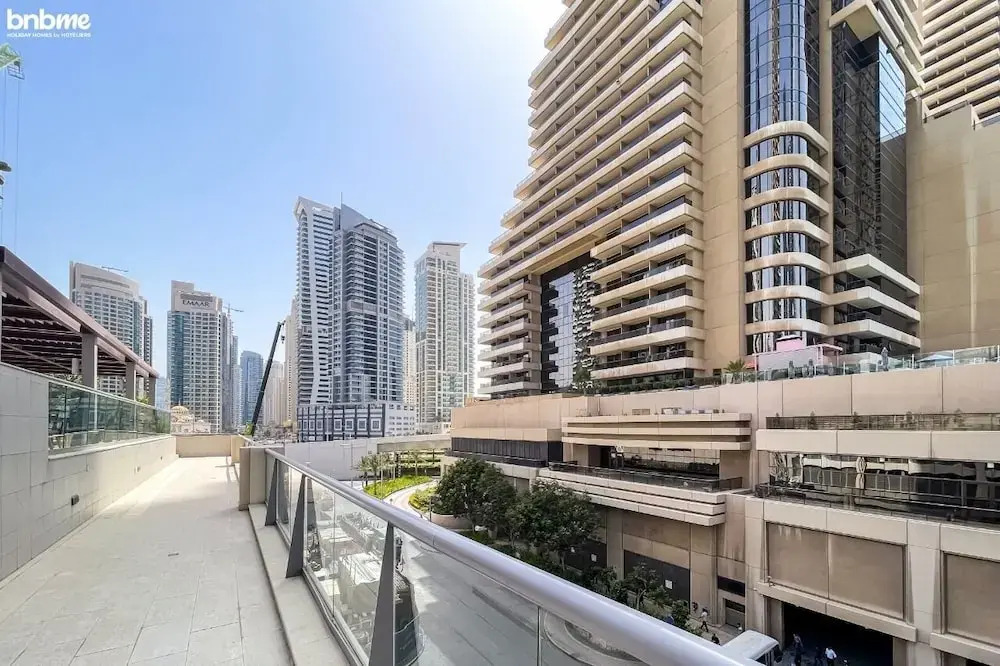 Scintillating Marina View From 1BR Apt