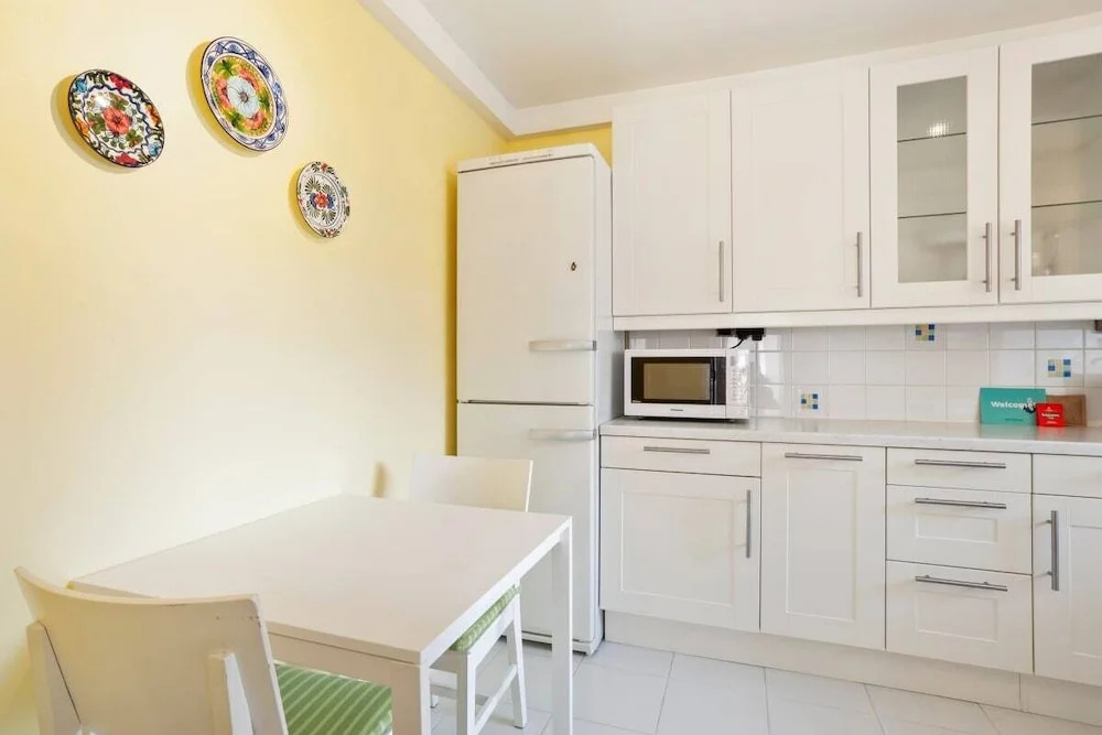 Spacious 3 Bed Flat W/communal Garden in Euston