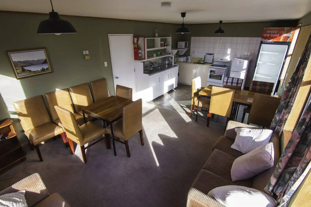 Hawea Hotel
