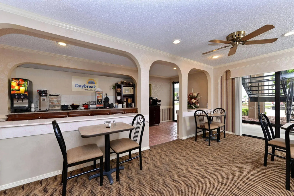 Mockingbird Inn & Suites