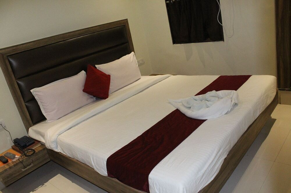 OYO 2811 Hotel Meera
