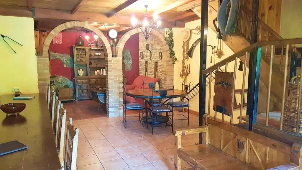 Spacious villa with private pool in La Puebla de Castro