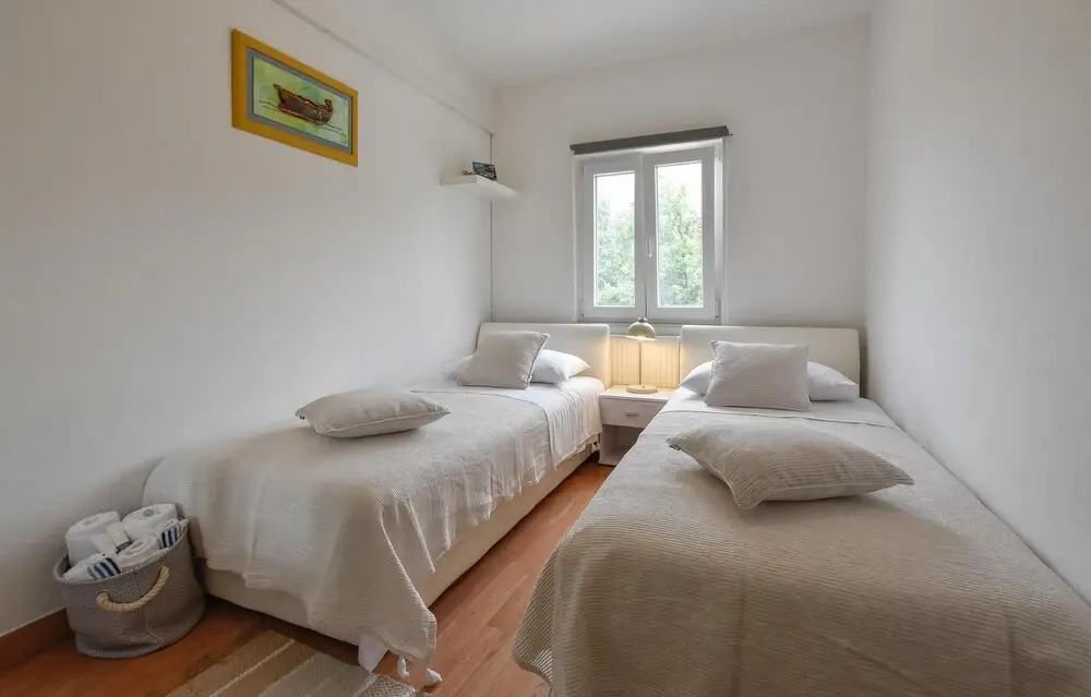 Beautiful Home in Zrnovnica With Wifi and 3 Bedrooms