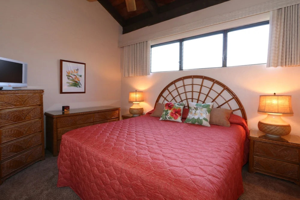 Papakea #g408 2 Bedroom Condo by RedAwning
