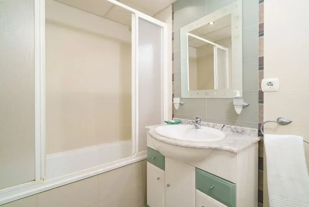 Fais in D nia With 2 Bedrooms and 2 Bathrooms