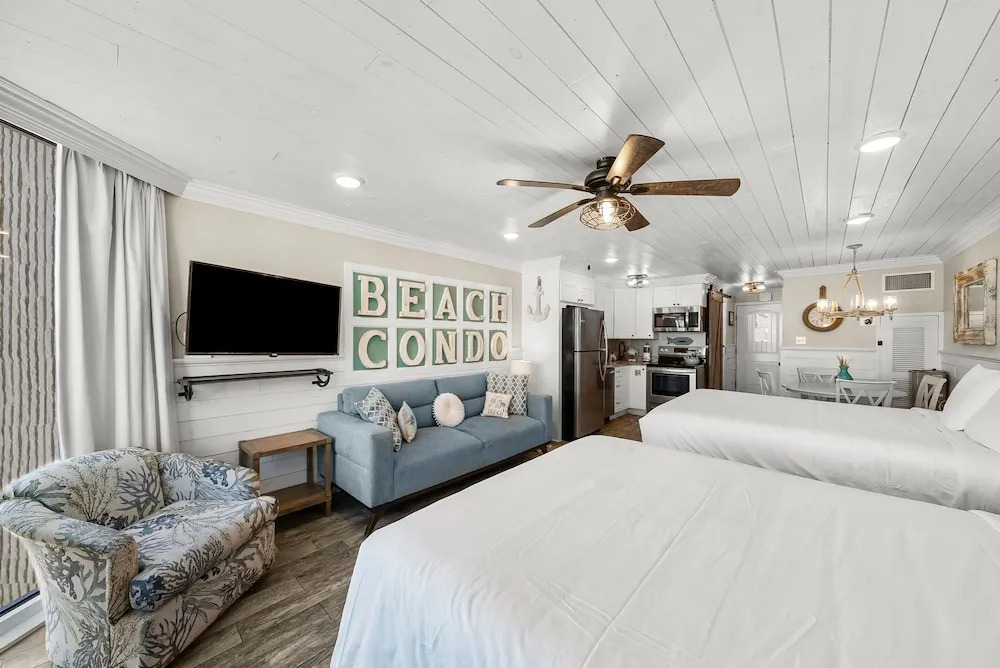 Beachfront Studio Condo - Top of the Gulf 317