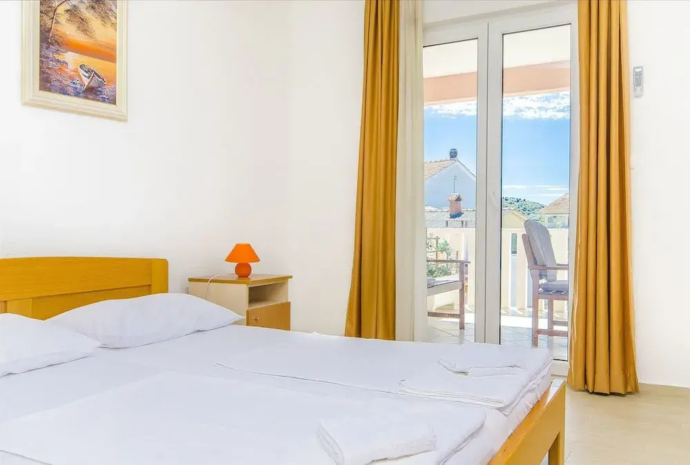 Apartments Tiho i Pave