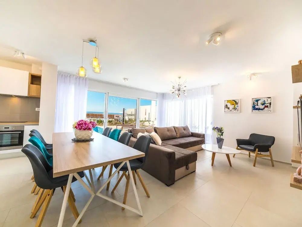 Luxurious Villa in Kaštel Gomilica with Pool