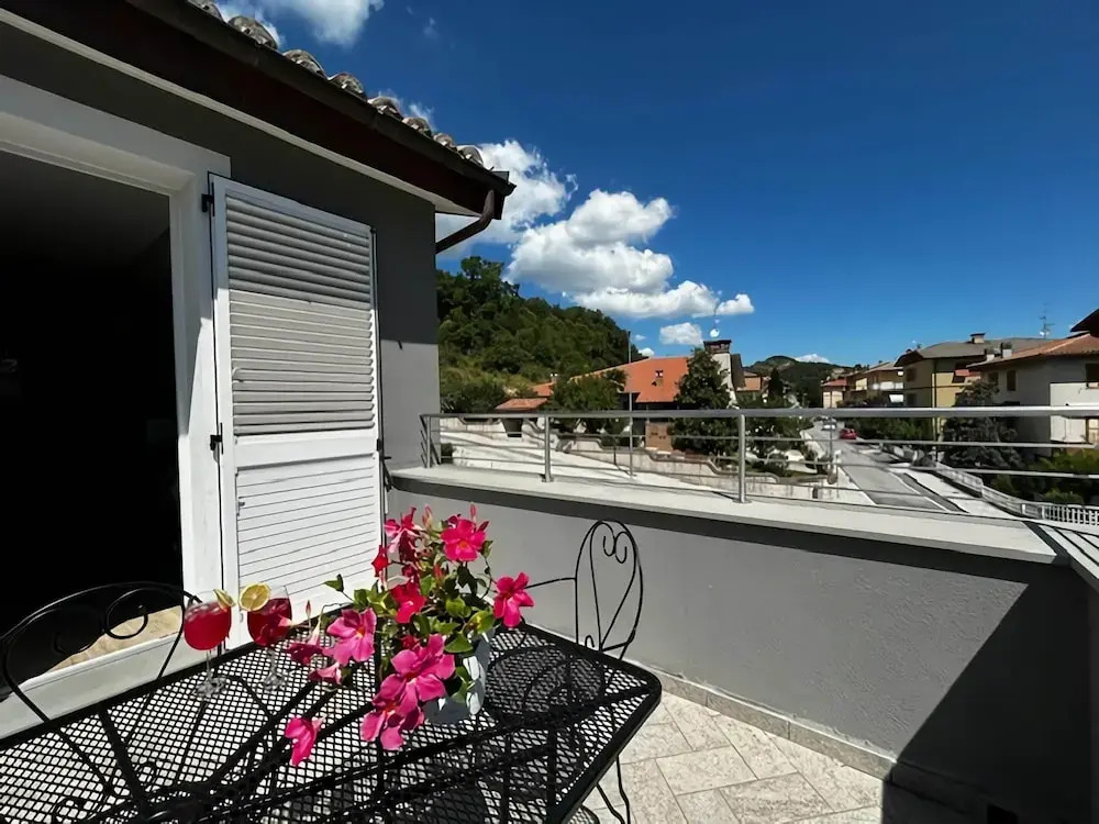 Apartment in Esanatoglia Near Apennines Trails
