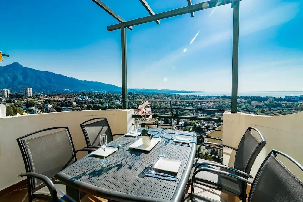 SAA-Great 2 bed apt 10 min walk to Puerto Banus