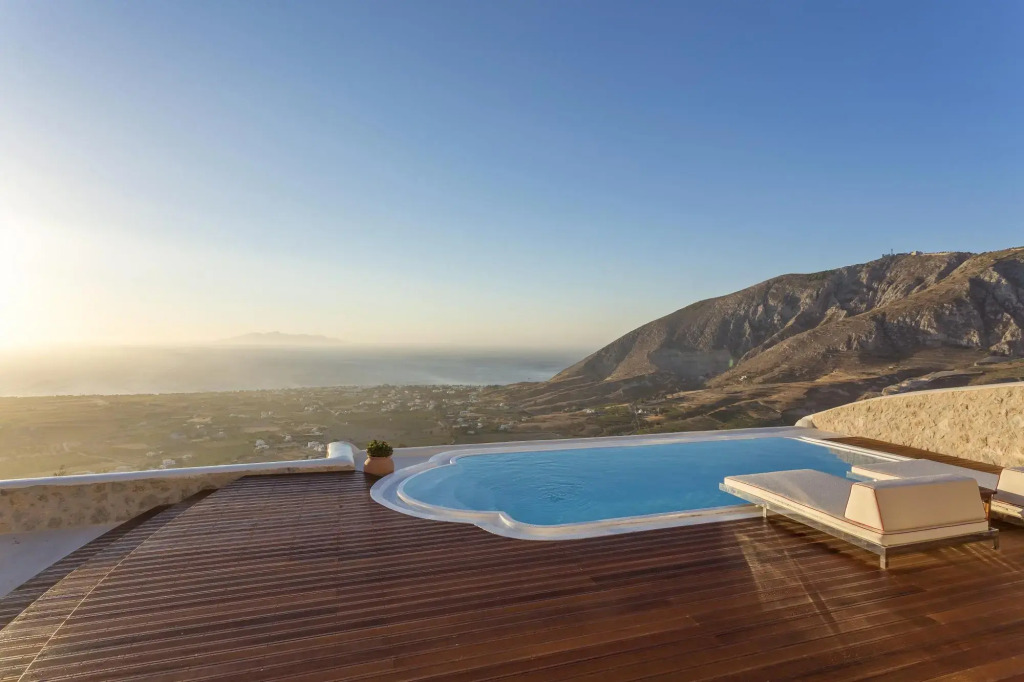 Luxury Villa in Santorini!