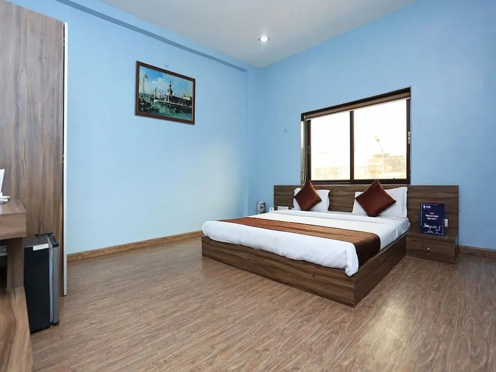 OYO 11939 Hotel Queens Club of India