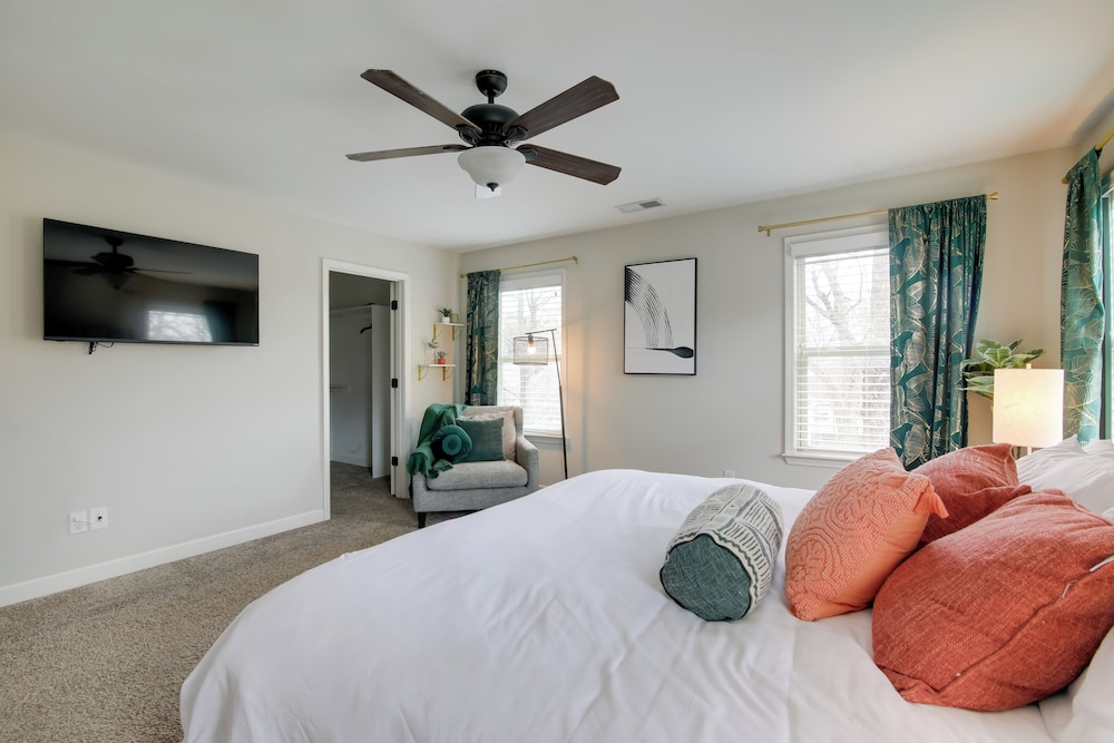 Pool Table! Walkable Stay in Midtown MEM