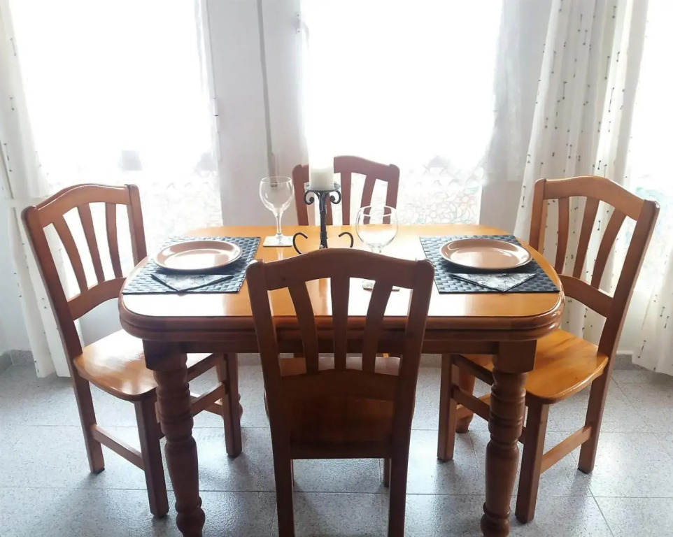 AMAZING SUNNY FLAT WITH BALCONY POOL two MINS FROM THE BEACH