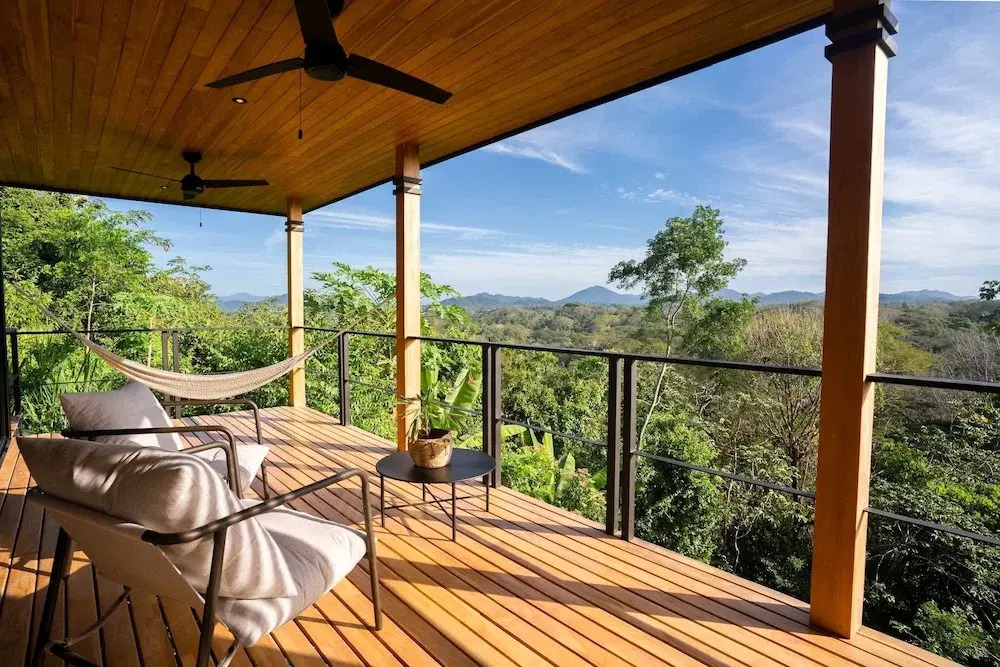 w Stylish 1BR w Stunning Balcony Views