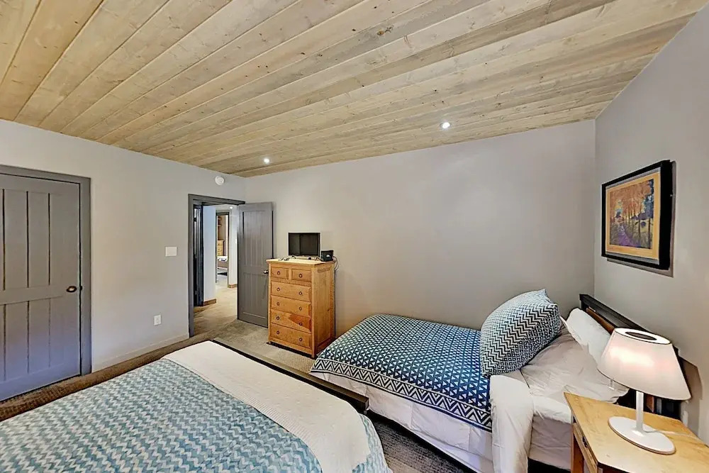 15tru1zs 2 Bedroom Condo