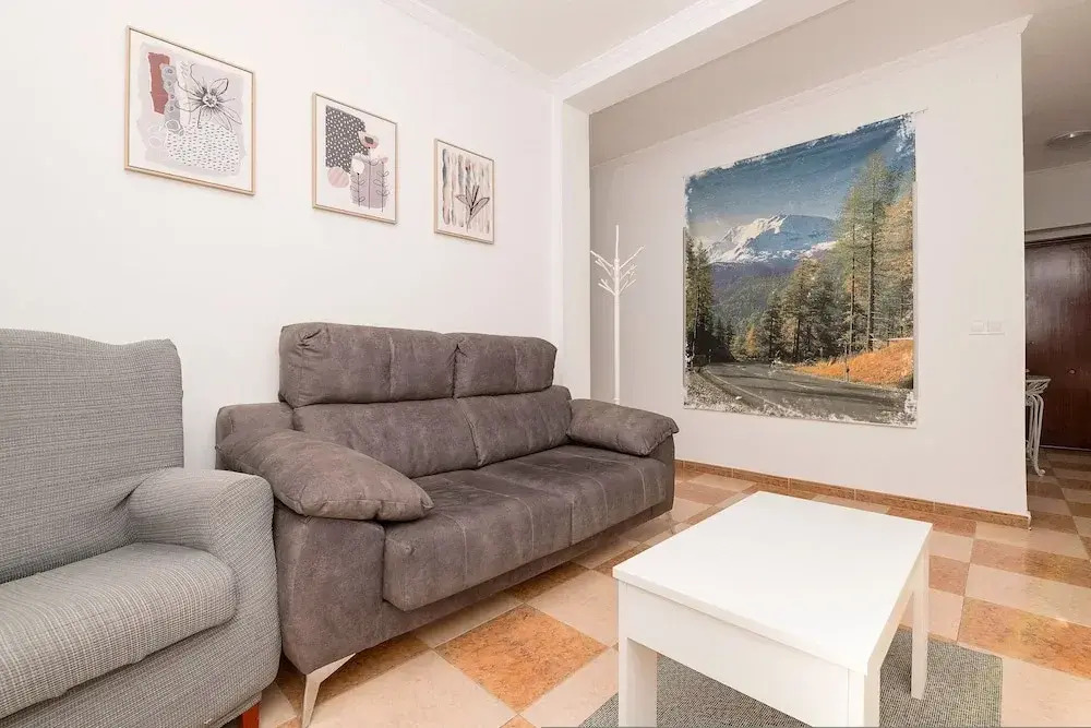 Velbar in Cadiz With 3 Bedrooms and 1 Bathrooms