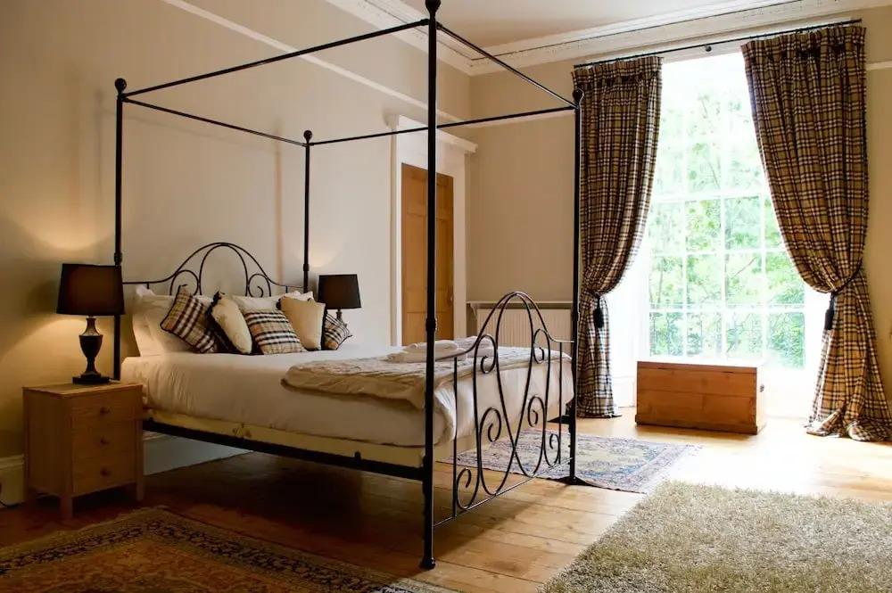 4 Bedroom Georgian Flat In New Town