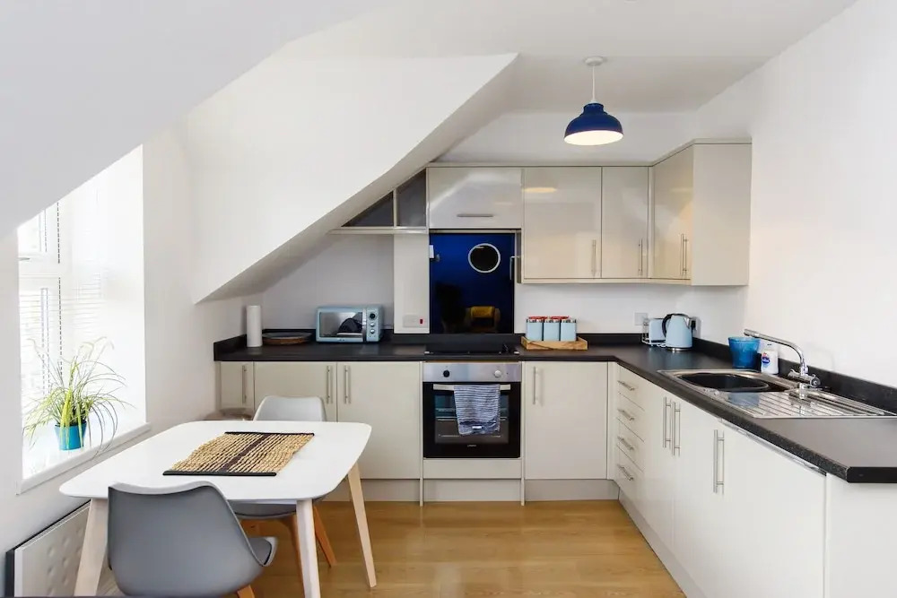 3 88A Albany Road