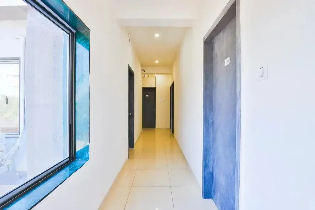 Nova Hotel New Crossroad By OYO Rooms