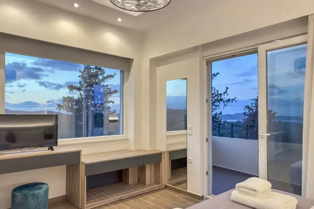 AeNaos Luxury Villa
