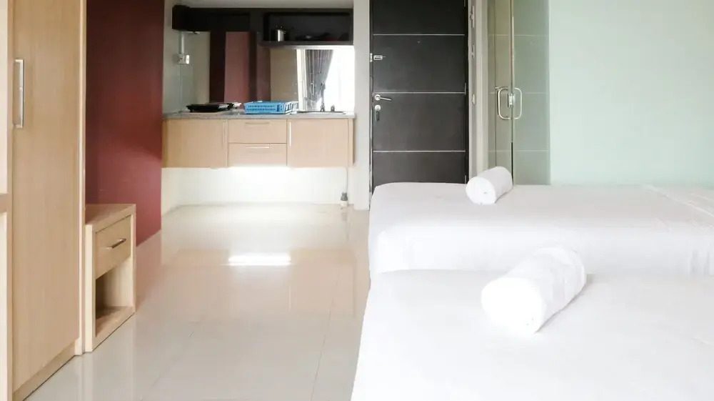 Comfy And Tidy Studio At The Square Apartment