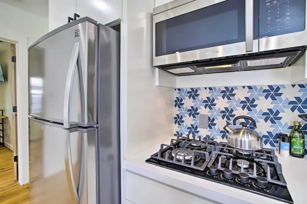 Houston Apt w/ EV Charging: 3 Mi to Downtown!