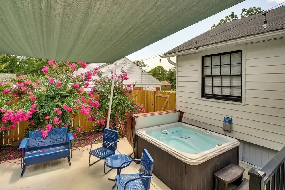 Walk to Oaklawn Racetrack: Hot Springs Getaway!