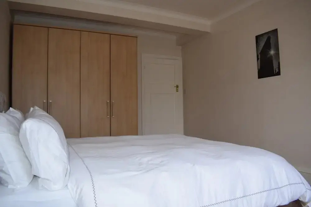 2 Bedroom Flat Near Hyde Park