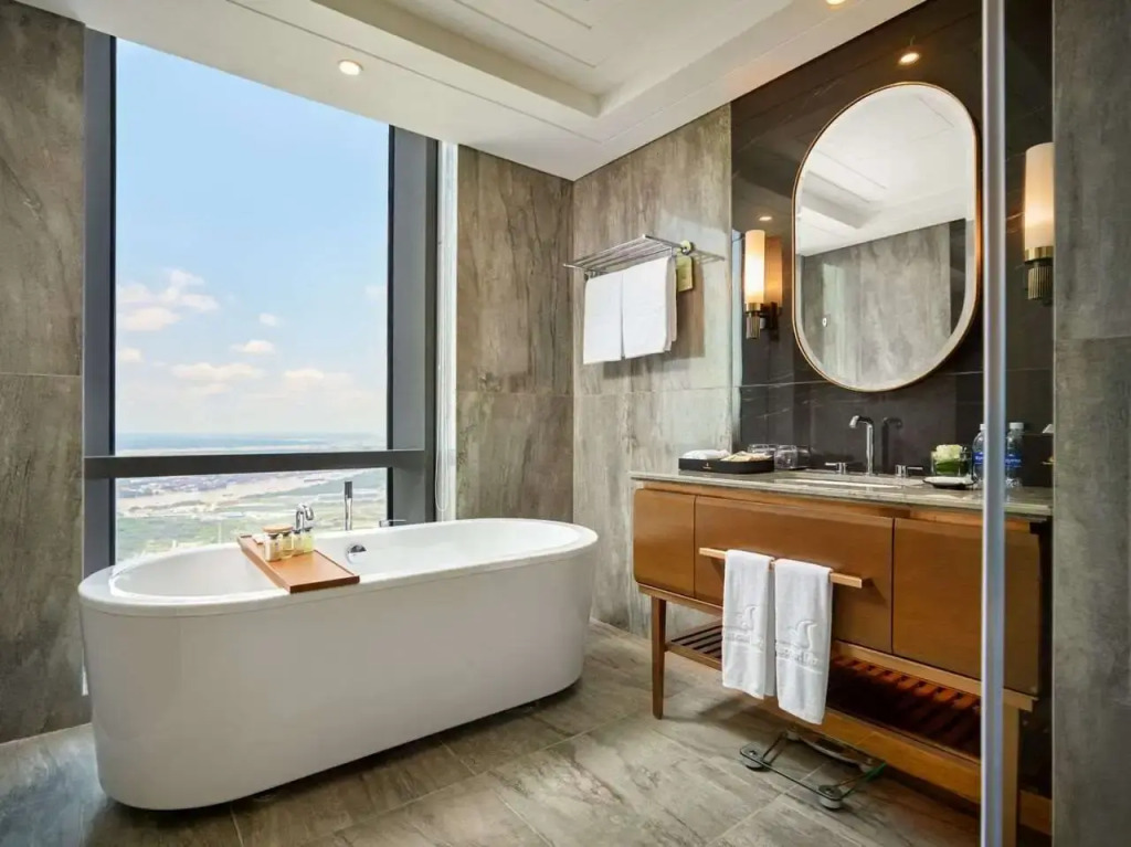 Vinpearl Landmark 81, Autograph Collection