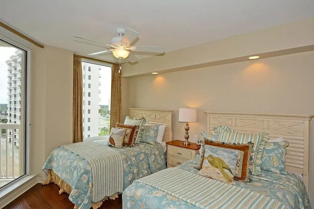 The Gem - 3 Br condo by RedAwning