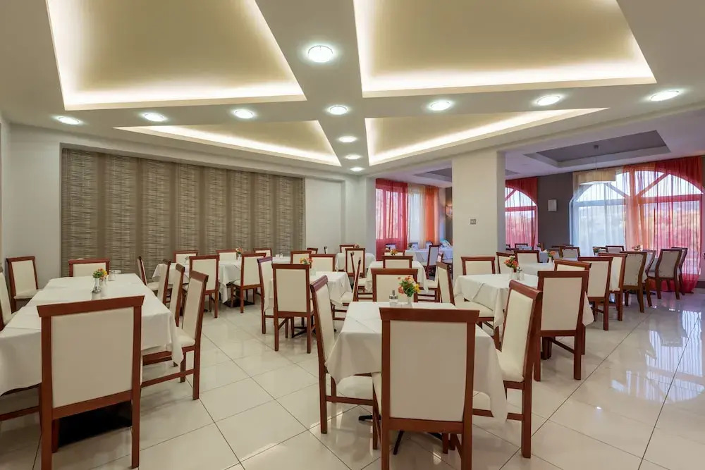 Dennys Inn Hotel