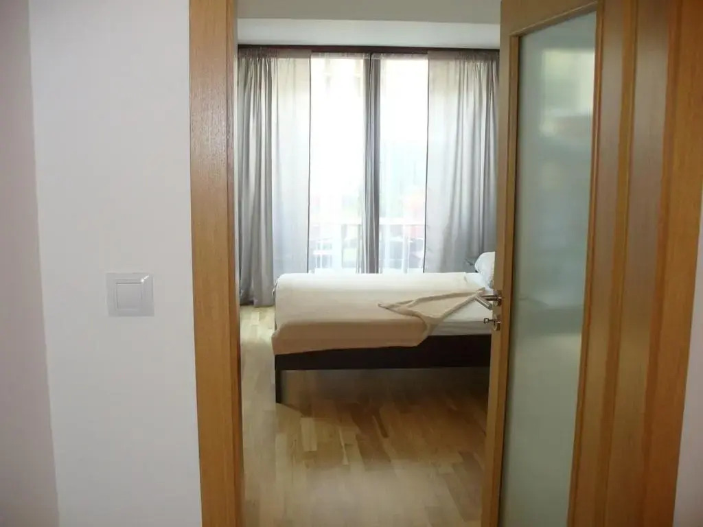Garden apartment with garage in central Prague