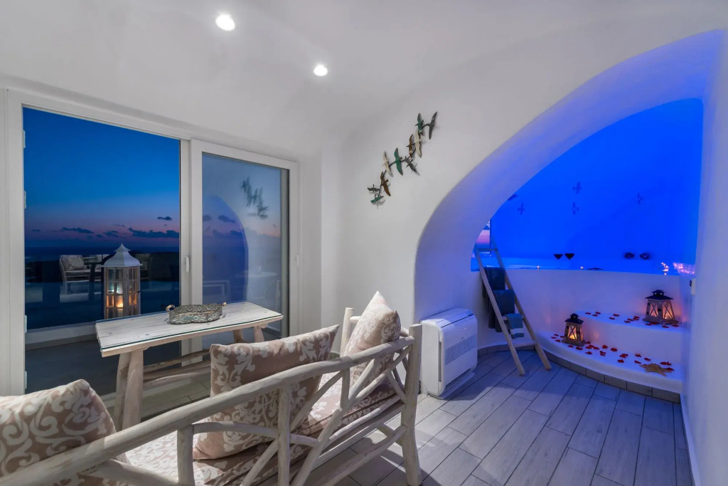 Fira Deep Blue Suites