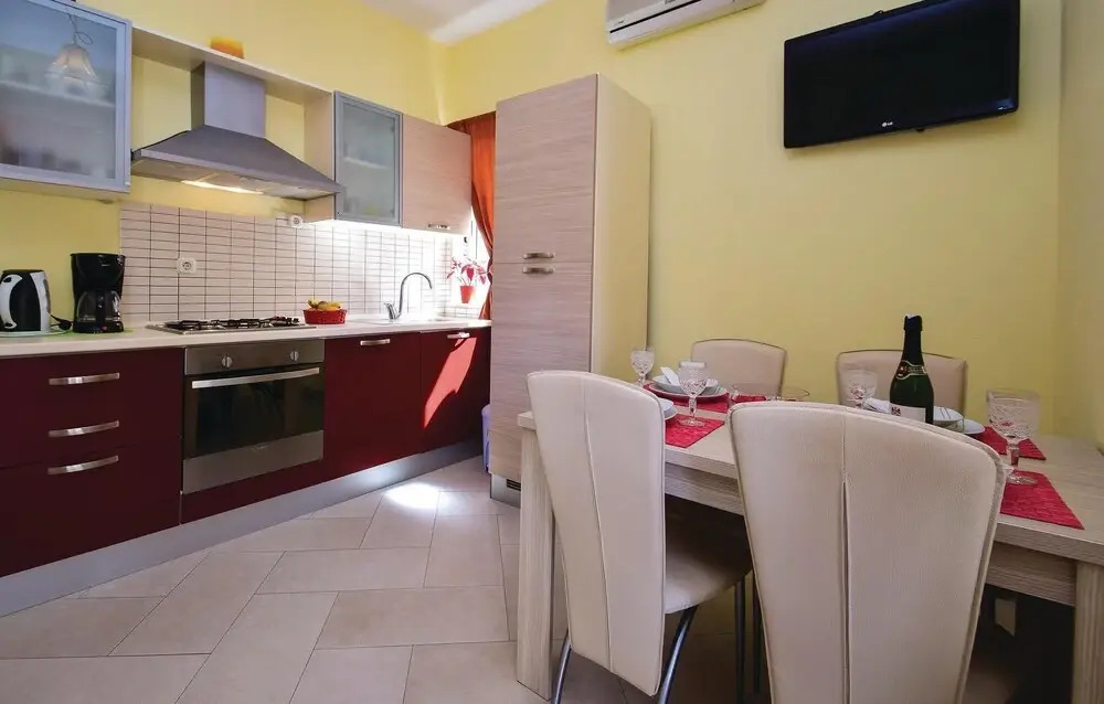 Stunning Home in Brodarica With Wifi and 2 Bedrooms